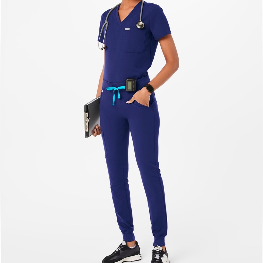 FIGS Zamora joggers and Catarina top set - sapphire 💙